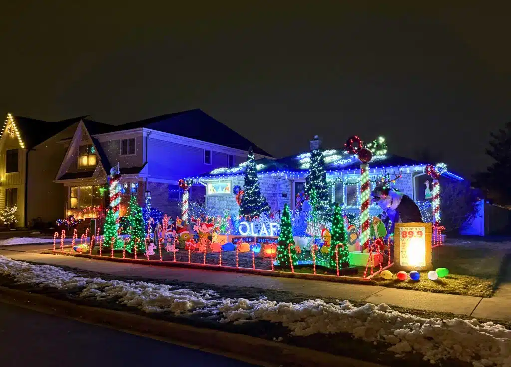Hey Elmhurst! - Christmas in Elmhurst, IL - Deck the Homes Contest